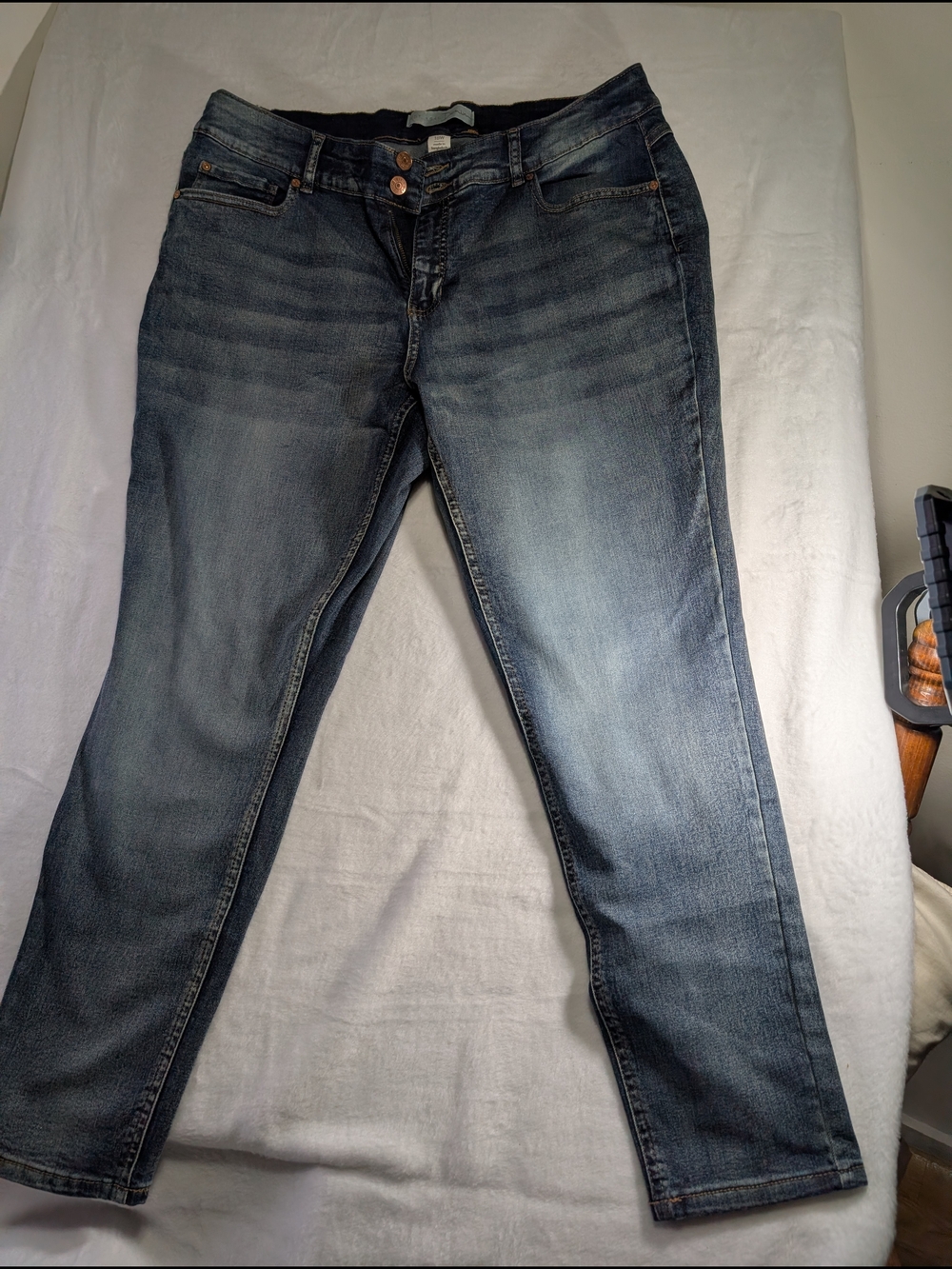 Straight Leg Women's Jeans in Medium Blue Wash - Classic Everyday Style